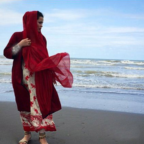 عکسی زیبا از ملیکا شریفی نیا در کنار ساحل