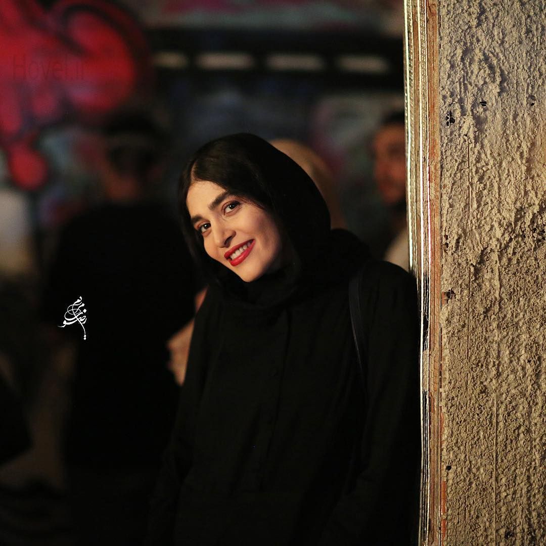 عکس سلفي دسته جمعي مريم رضوي با عکاسان در جشن حافظ! + تصاوير