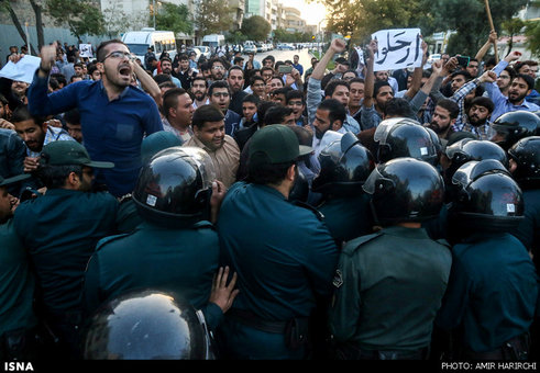 عکس های تجمع مردم مشهد مقابل کنسول گری عربستان