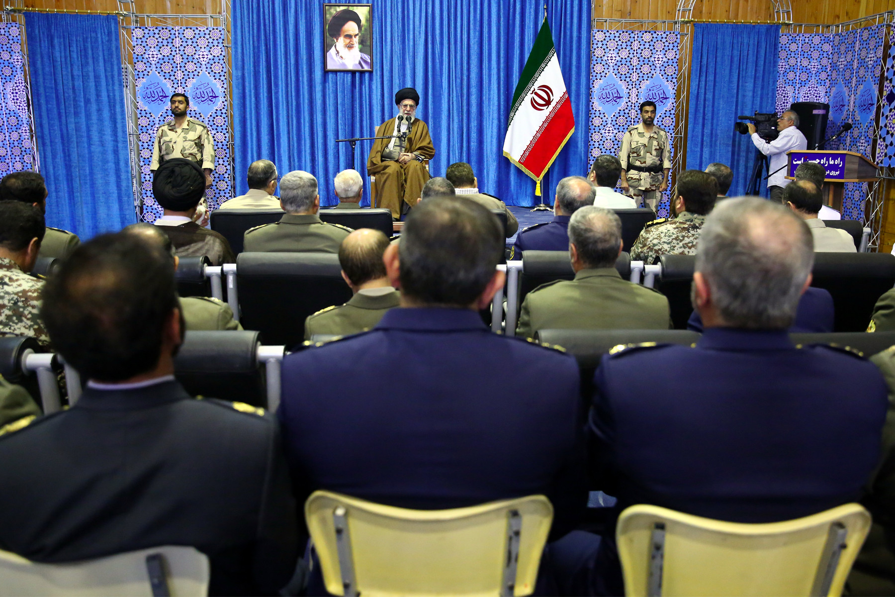 دیدار فرماندهان ارتش با رهبر انقلاب در نوشهر