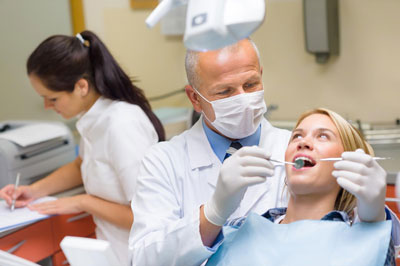 7 دلیل برای این که بیشتر سراغ دندانپزشک خود را بگیرید! 