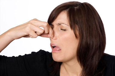 علت بوی بد برخی نواحی بدن در خانم ها 