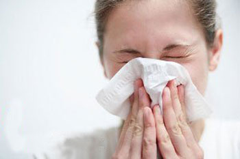 علایم آلرژی و حساسیت و درمان آن در بهار