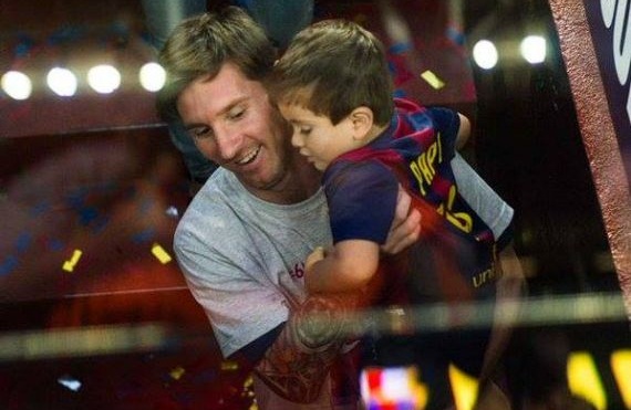 لیونل مسی و فرزندش در نیوکمپ