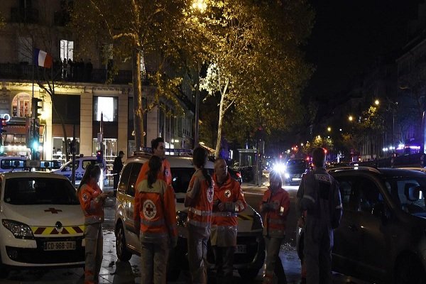 حدلقل 100 کشته در پی حمله تروریستی پاریس / خونین بار ترین حادثه اخیر فرانسه