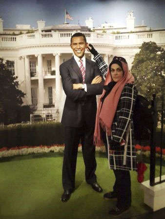 عکس پیچاندن گوش اوباما توسط زن ایرانی